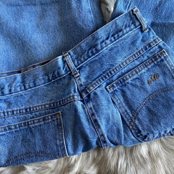 Chic Vintage Jeans - Picture 9 of 11